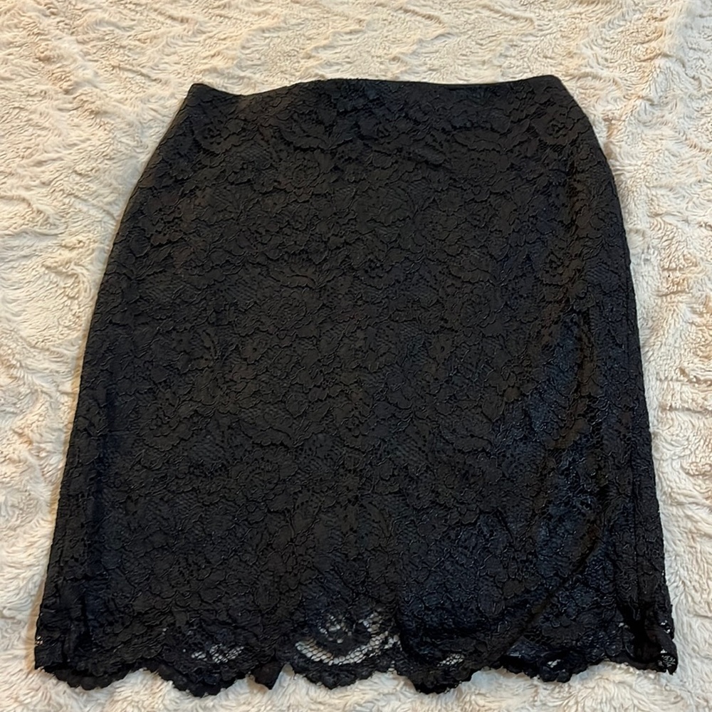 NWOT Vince Camuto  Floral Lace  Lined Just Above Knee Black Pencil Skirt 6
